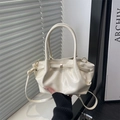 Borsa a mano vintage color crema plissettata con doppi manici e fibbia in metallo dorato - Bianco