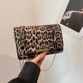 Retro Umhängetasche mit Leopardenmuster, goldener Kette und metallischem Magnetverschluss - Hellbraun Leopard