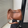 Schicke braune Damen-Handtasche aus Kunstleder mit silbernem Drehverschluss im Retro-Stil - Braun