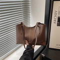Grande borsa tote vintage marrone con cuciture a contrasto e tracolla per donna - Marrone