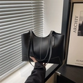 Borsa tote retrò in pelle nera con cuciture a contrasto e manici lunghi a tracolla - Nero