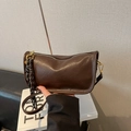 Dunkelbraune Vintage-Umhängetasche aus PU-Leder mit geflochtenem Seil und Golddekor - Mit Anhänger / Braun