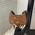 Sac hobo en daim marron avec nœuds brodés colorés et bandoulière en cuir noir - Marron