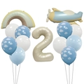 Dettaglio di palloncini opachi arcobaleno e aereo con set palloncino numero 2 beige - Numero 2 Set