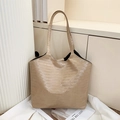 Große beige geflochtene Tragetasche für Damen mit Intrecciato-Muster für den Alltag - Khaki