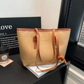 Borsa tote beige con tracolle marrone arancio e ciondolo a forma di elefante - Cachi