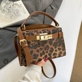 Chic leopard print handbag with brown leather trim and gold twist lock in Kelly style - Leopard Brown