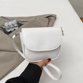Piccola borsa a sella bianca in pelle PU con tracolla regolabile e stile minimalista - Bianco