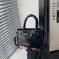 Borsa a mano quadrata minimalista in pelle PU nera con doppi manici tondi e tracolla - Nero