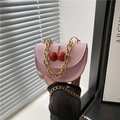 Rosafarbene PU-Umhängetasche mit funkelnden Kirschdetails und goldener Kette - Rosa
