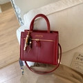 Detail of burgundy woven tote bag with wooden bead pendant and removable strap - With Pendant / Red