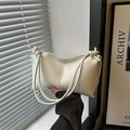 Bolso de hombro minimalista en cuero blanco con tiras anudadas y detalles dorados - Blanco