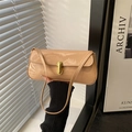 Sac baguette minimaliste en cuir verni beige avec boucle dorée et longue bandoulière - Kaki