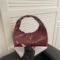 Elegante borsa hobo bordeaux in pelle verniciata con finitura lucida e manico unito - Rosso