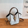 Borsa a secchiello metallizzata argento con finiture in pelle marrone e chiusura dorata - Grigio