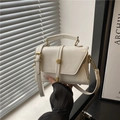 Cremeweiße kleine quadratische Tasche aus PU-Leder mit Griff und goldenen Details - Weiß