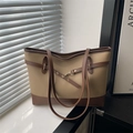 Minimalistische beige en bruine tote tas van leer met lychee textuur en dubbele riemen - Khaki