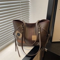 Ρετρό patchwork καφέ PU tote τσάντα με μακριά λουριά και vintage ανάγλυφα σχέδια - Καφέ