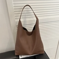 Sac fourre-tout marron à texture tressée avec grande capacité et style hobo - Brun Foncé