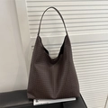 Grand sac hobo minimaliste en cuir tressé marron foncé pour le quotidien et le bureau - Marron