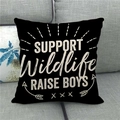 Detail van zwarte linnen kussensloop met SUPPORT Wildlife print op een grijze bank - Support Wildlife Raise Boys Stijl (3) / 45*45cm (Zonder Kern)