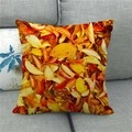 Vue détaillée d'une housse de coussin en lin avec motif feuilles d'érable d'automne - 45x45cm / Feuilles d'Automne Superposées(15)