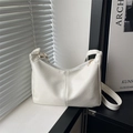 Bolso de hombro blanco minimalista con textura plisada y cremallera dorada para mujer - Blanco