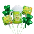 Dettaglio del set di 5 palloncini per San Patrizio con boccale di birra e trifogli - Fascio di Palloncini Quadrifoglio