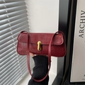 French vintage dark red crocodile pattern shoulder bag with retro golden metal lock - Red