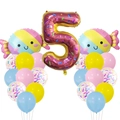 Detail von Folienballon Zahl 5 im Donut-Design mit bunten Partyballons für Geburtstage - Süßigkeiten Nummer 5