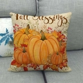 Détail de la housse de coussin en lin avec imprimé citrouille et texture de feuilles - Style Bénédictions de Citrouille d'Automne (4)