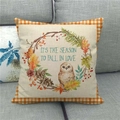 Détail de housse de coussin en lin avec imprimé hibou, feuilles d'automne et bordure écossaise - 45x45cm / Style Chouette à Carreaux Vintage (9)