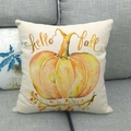 Dettaglio del tessuto in lino e stampa zucca Hello Fall sulla federa quadrata per cuscino - Stile Zucca con Bacche (5)