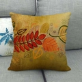 Herbstliches Ahornblatt-Leinenkissen auf grauem Sofa als stilvolle Wohndekoration - Herbstblätter Kombination Stil (1) / 45x45cm