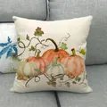 Détail macro de la texture du lin naturel sur une housse de coussin citrouille d'automne - Style Citrouilles Multicolores Peintes à la Main (10)