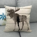 Leinenkissenbezug mit Elch-Silhouette, Waldmotiven und rustikaler Holzmaserung-Optik - 45x45 cm / Elch Wald Muster (2)