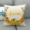 Kissenbezug aus Leinen mit Herbstkürbis-Kranz auf grauem Sofa für Erntedankfest - Herbst Kürbis Stil (1)