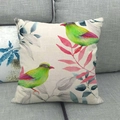 Tropischer Kissenbezug aus Leinen mit handgemaltem grünen Vogel und Blumenmuster - Tropische Vögel und Blumen (3) / 45x45cm