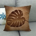 Housse de coussin en lin avec motif feuille de Monstera vintage sur canapé gris - Monstera Marron Vintage (5) / 45x45cm(Housse uniquement)