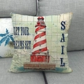 Leinen-Kissenhülle mit rotem Leuchtturm und Weltkarten-Design auf grauem Sofa - Träume Setzen Segel Leuchtturm Stil (5) / 45x45 cm