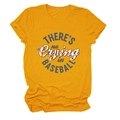 Détail d'un t-shirt jaune moutarde avec imprimé There's No Crying in Baseball - S / Jaune Moutarde