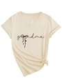 Dettaglio maglietta beige scollo a V con stampa grandma e orlo con nodo moderno - S / Sabbia (Font Nero)