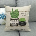 Detail van linnen kussenhoes met potplanten en motiverende tekst op een grijze bank - Sansevieria en Bolcactus met LIFE IS SHORT BUY MORE PLANTS (8)