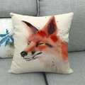 Detail eines quadratischen Kissenbezugs aus Baumwolle mit Aquarell-Fuchsdruck auf Sofa - Orange Aquarell Fuchs (4)