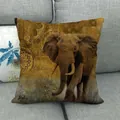 Detailopname van de Afrikaanse olifant kussensloop op een grijze bankstof textuur - 45x45 cm / Afrikaanse Olifant Mandala Stijl (9)