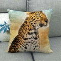 Funda de cojín cuadrada con estampado de leopardo y mapa antiguo en sofá gris - 45x45 cm / Estilo Mapa Vintage Leopardo (1)