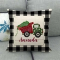 Dettaglio della federa natalizia in lino con camion rosso e bordo a quadri in bianco e nero - Camion Rosso E Pino