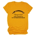 Dettaglio del tessuto in cotone giallo zenzero della t-shirt con stampa I Am Currently Unsupervised - S / Giallo Senape (Carattere Nero)