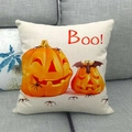 Federa per cuscino Halloween in lino con zucche e scritta Boo su divano grigio - 45x45 cm / Stile Halloween Lanterna di Zucca e Pipistrelli (9)