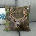 Housse de coussin en lin avec imprimé élan réaliste sur un canapé en tissu gris moderne - Style Gros Plan de Cerf (1)